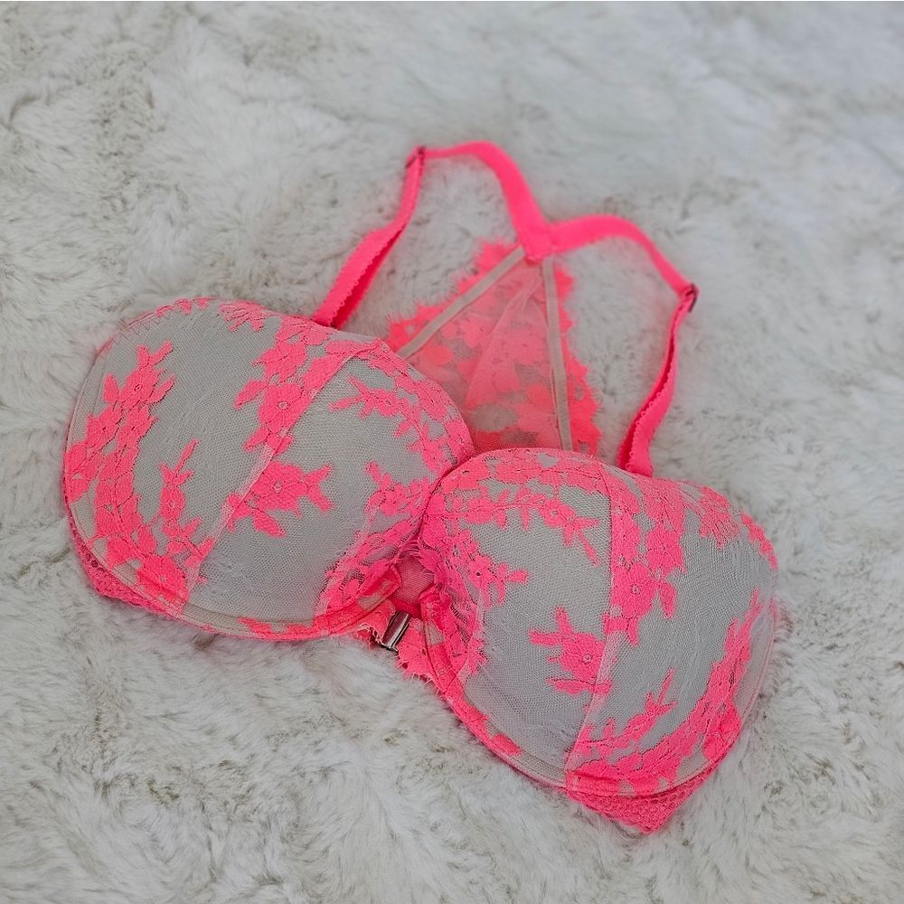 VictoriaโSecretโBra